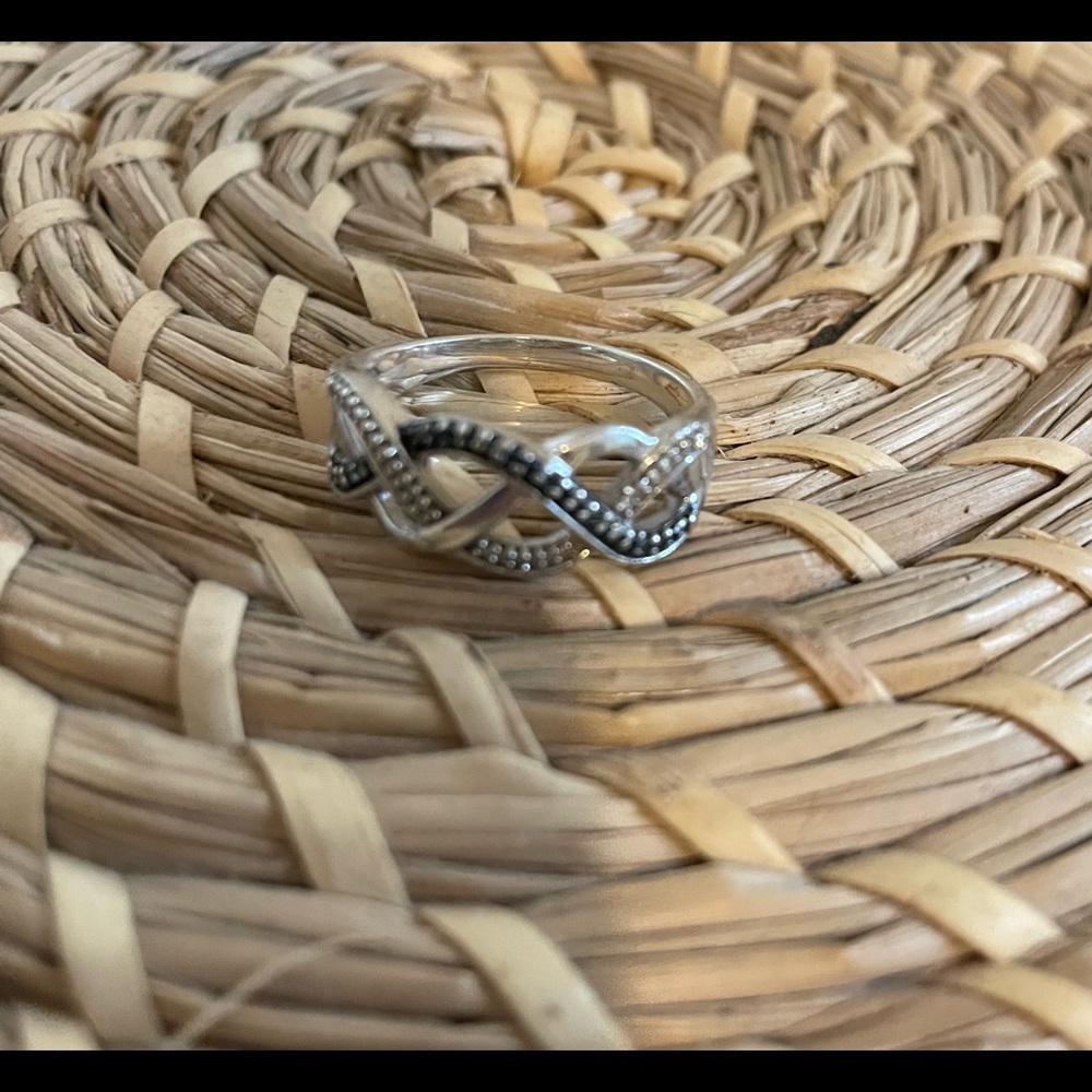 Blue Dia & White Dia chip ring & bangle sterling silver ring is a sz 8. Littmans